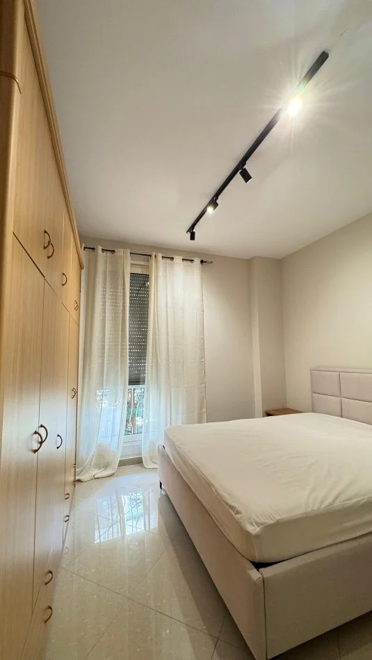 Tirane, jepet me qera apartament 2+1 Kati 2, 90 m² 650 € (Liqeni i Thate , Rruga Peti)