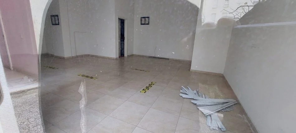 Tirane, jepet me qera ambjent biznesi Kati 0, 50 m² 700 € (Kompleksi Kontakt)