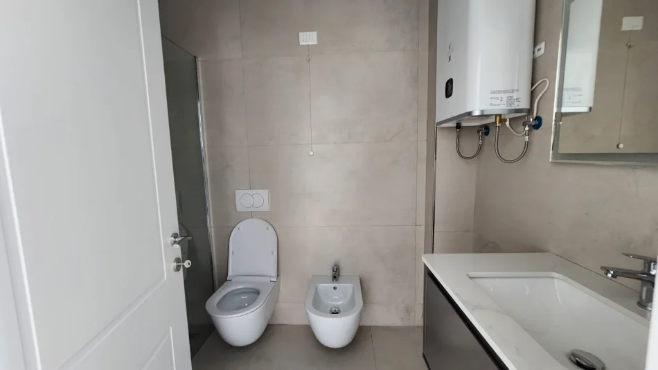 Tirane, shitet apartament 2+1+Ballkon , 132 m² 457.000 € (Lake View Rezidence Liqeni Tiranes)