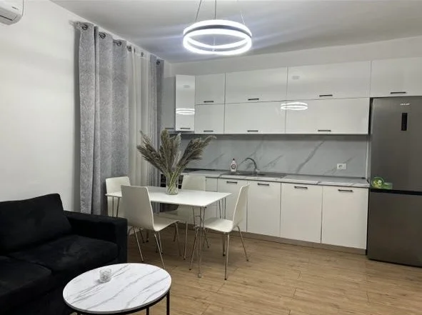 Tirane, jepet me qera apartament 1+1+Ballkon Kati 3, 65 m² 600 € (Sheshi Willson)