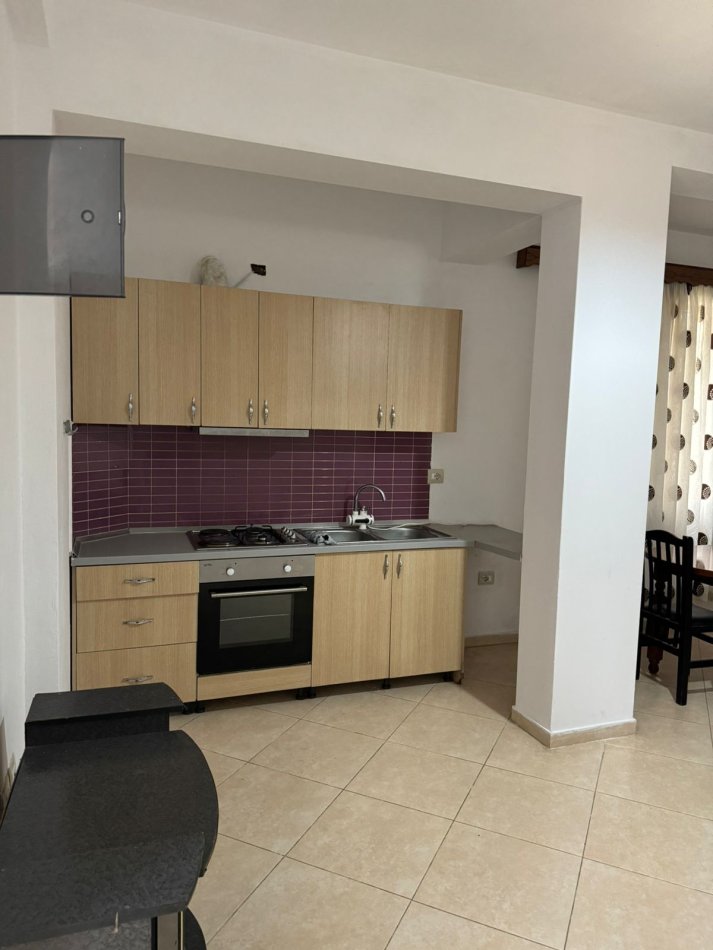 Jepet me qera apartamenti 1+1 300 mije leke , Astir prane Viles L 1