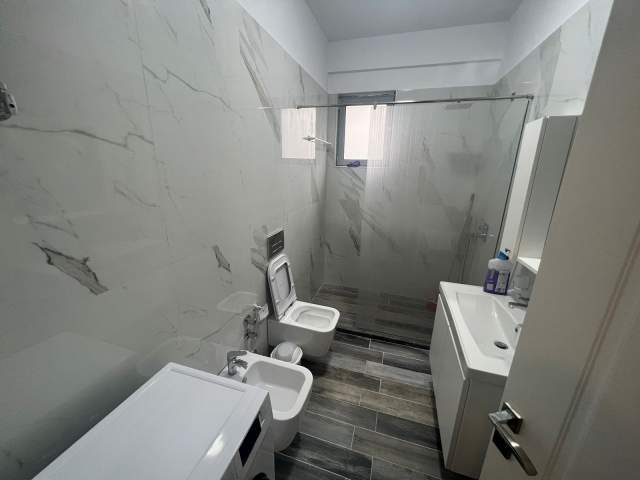 Shqiperi, jepet me qera apartament 1+1+BLK Kati 2, 60 m² 350 Euro (Terminali i Autobuzave)