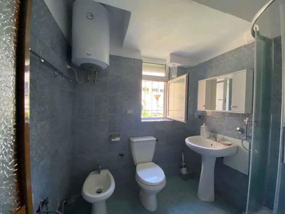 Tirane, jepet me qera apartament 2+1 Kati 2, 75 m² 450 € (21 Dhjetori)