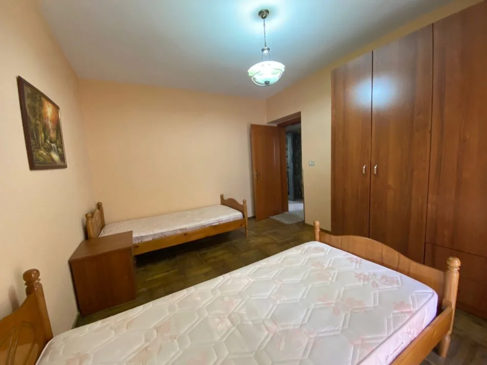 Tirane, jepet me qera apartament 2+1 Kati 2, 75 m² 450 € (21 Dhjetori)