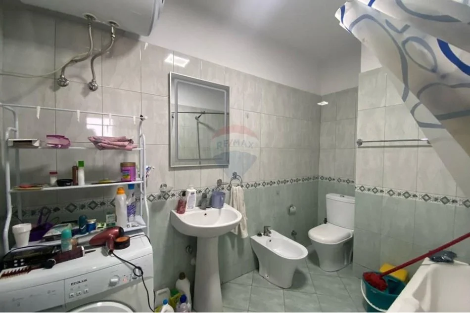 Tirane, shitet apartament 2+1+Aneks+Ballkon Kati 11, 93 m² 195.000 € (Rruga e Kavajes)