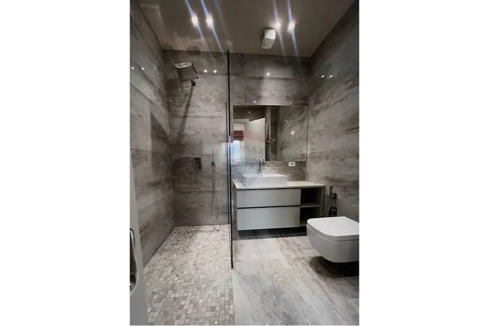 Tirane, jepet me qera apartament 2+1+Aneks+Ballkon Kati 7, 100 m² 1.100 € (Square 21)