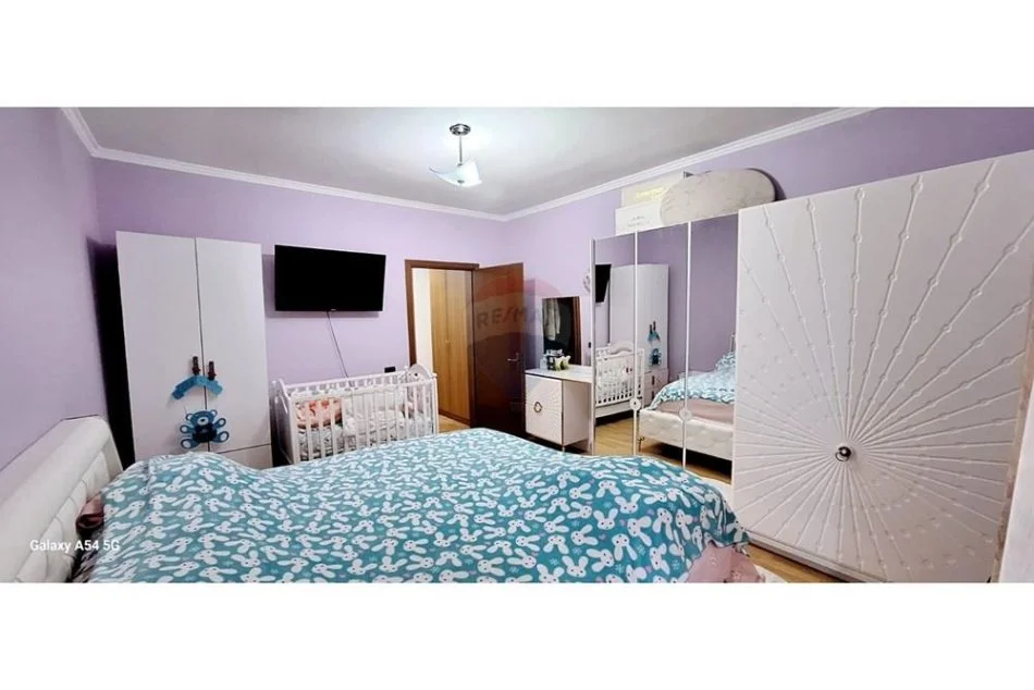 Tirane, jepet me qera apartament 2+1+Aneks+Ballkon Kati 3, 110 m² 900 € (Komuna e Parisit)