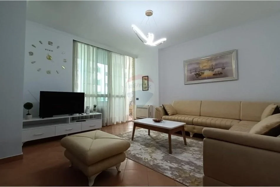Tirane, jepet me qera apartament 2+1+Aneks+Ballkon Kati 3, 110 m² 900 € (Komuna e Parisit)
