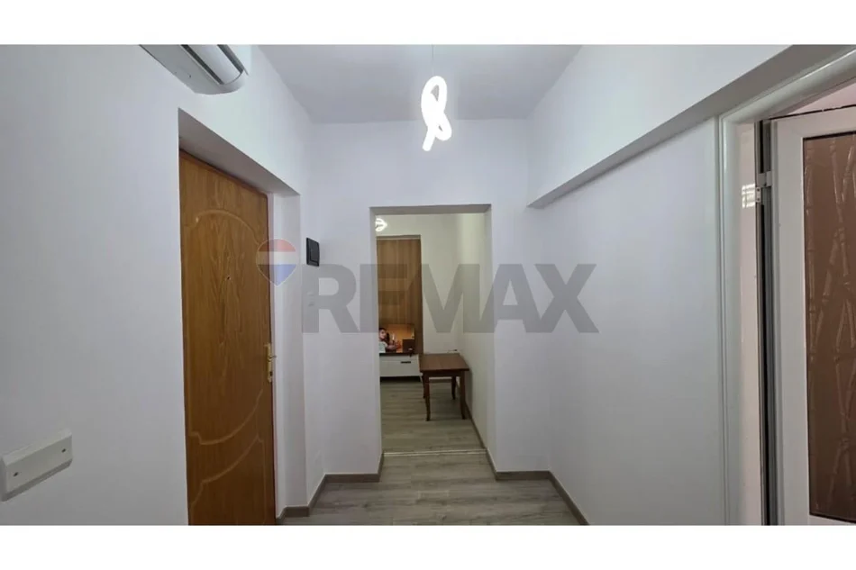 Vlore, jepet me qera apartament 1+1 Kati 0, 65 m² 300 € (Tek Gjyqi Vjeter, Vlore)