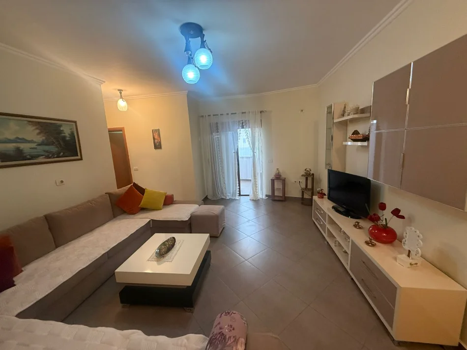 Tirane, jepet me qera apartament 2+1 Kati 2, 85 m² 450 € (Pallatet e Verdha)