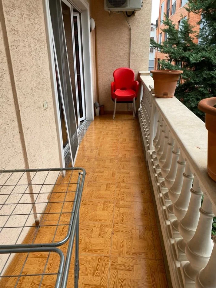 Tirane, jepet me qera apartament+verande | Penthouse Dublex Kati 1, 1.000 € (rruga Artan Lenja)