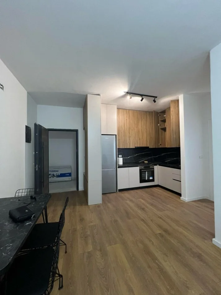 Tirane, jepet me qera apartament 1+1 Kati 4, 72 m² 550 € (Porcelan)