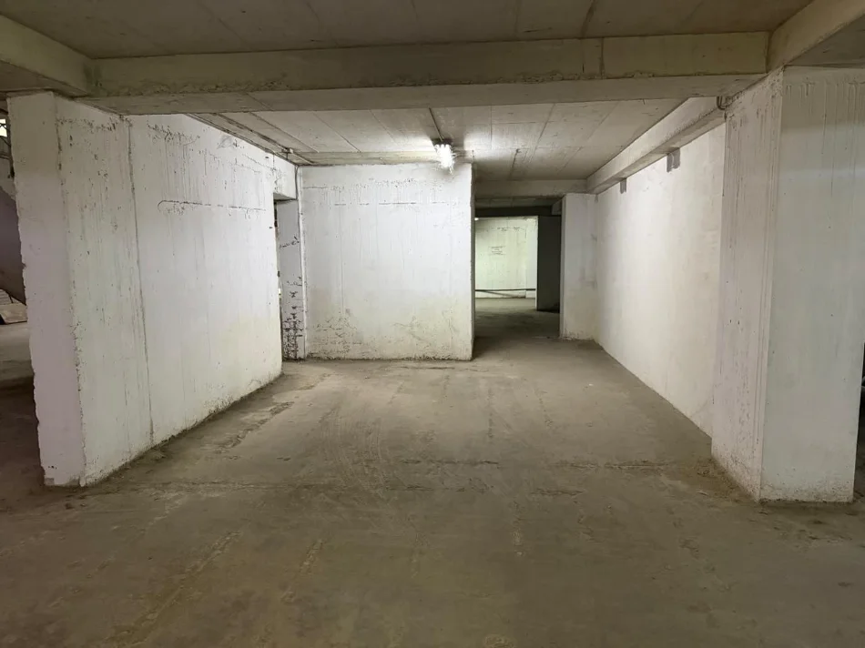 Tirane, shitet garazh | post parkimi 1+1 , 30 m² 30.000 € (Rruga Taulantia)