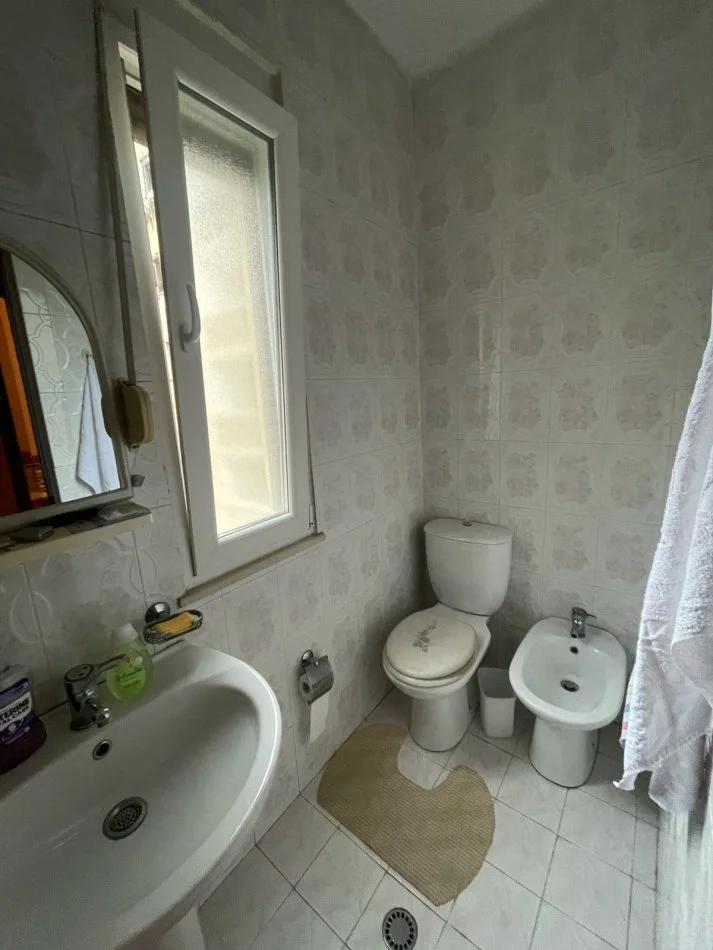 Tirane, shitet shtepi Kati 3, 247 m² 400.000 € (Qender)