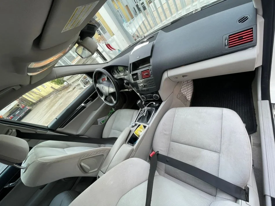 Tirane, shitet makine mercedes benz w204 Nafte, e bardhë manuale Klima 210 km 6.500 €