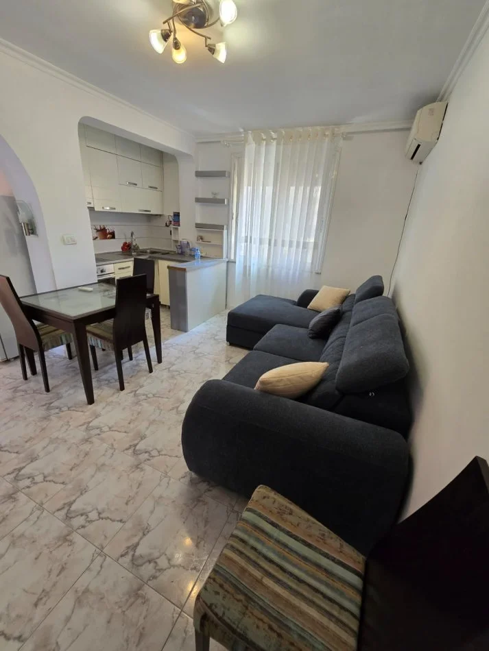 Tirane, shes apartament 1+1 Kati 3, 50 m² 88.000 € (Rruga Hoxha Tahsim)