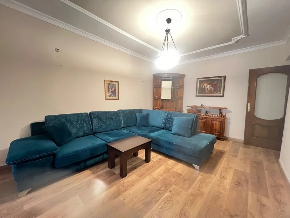 Tirane, shitet apartament 4+1+Ballkon Kati 2, 110 m² 250.000 € (Rruga Margarita Tutulani)