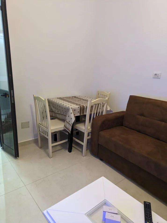 Tirane, jepet me qera apartament 2+1 Kati 1, 97 m² 450 € 