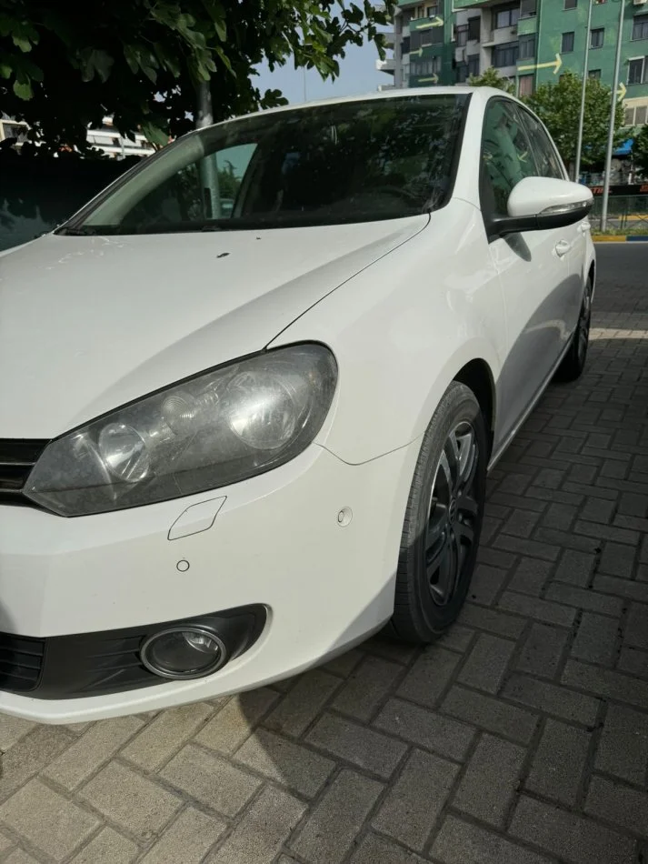 Tirane, jap me qera makine golf 6 2.5 benzin gaz Super ekonomik Benzin+Gaz, e bardhë automatik 45 €