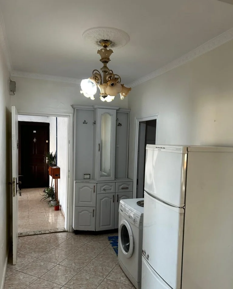 Tirane, jepet me qera apartament 2+1+Ballkon Kati 6, 80 m² 420 € (rruga Dritan Hoxha)