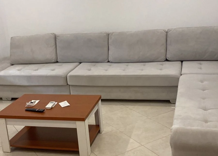 jepet me qera apartament 1+1+Ballkon Kati 1, 80 m² 500 € (tek Ish Fusha e Aviacionit, Rruga Benjamin Kruta.)