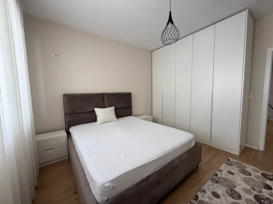 Tirane, jepet me qera apartament 1+1+Ballkon Kati 2, 67 m² 500 € (Kompleksi Mateo, Kopshti Botanik)
