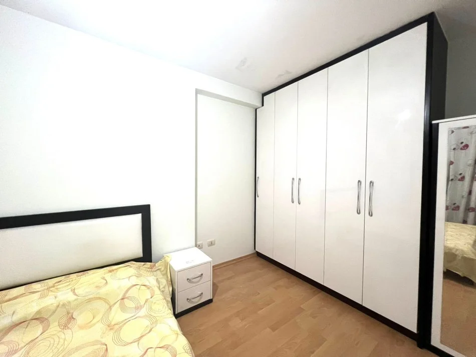 Tirane, jepet me qera apartament 2+1 Kati 5, 94 m² 700 € (Kompleksi kontakt)