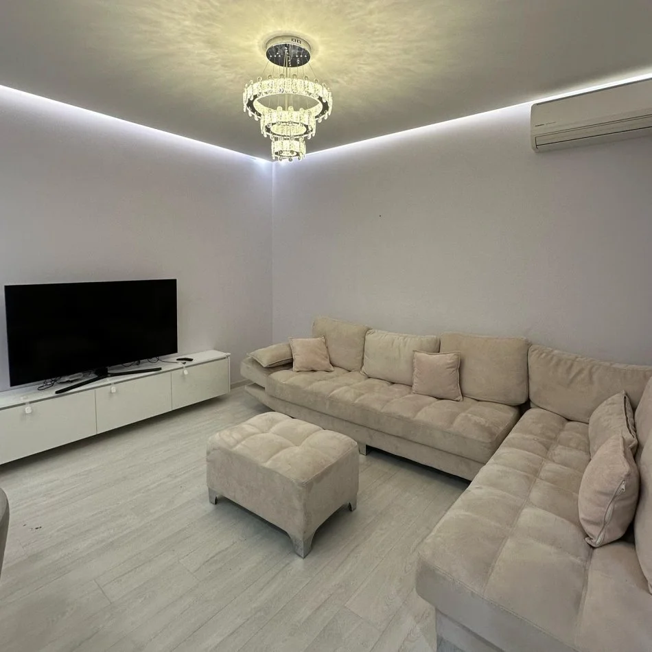 Tirane, jepet me qera apartament 2+1+Ballkon , 120 m² 800 € (Kopshti Zoologjik)