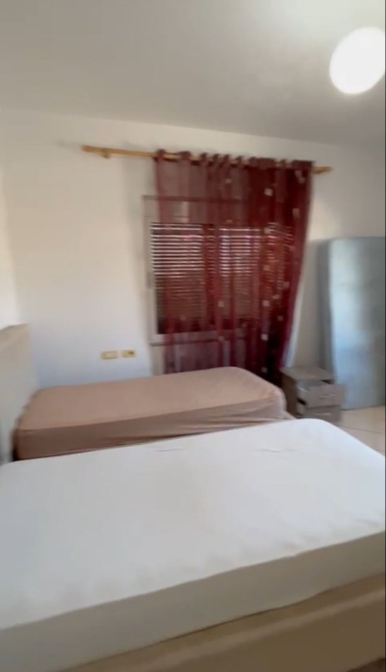 Tirane, jepet me qera shtepi 1+1+Ballkon Kati 2, 70 m² 320 € (rruga Andon frasheri)