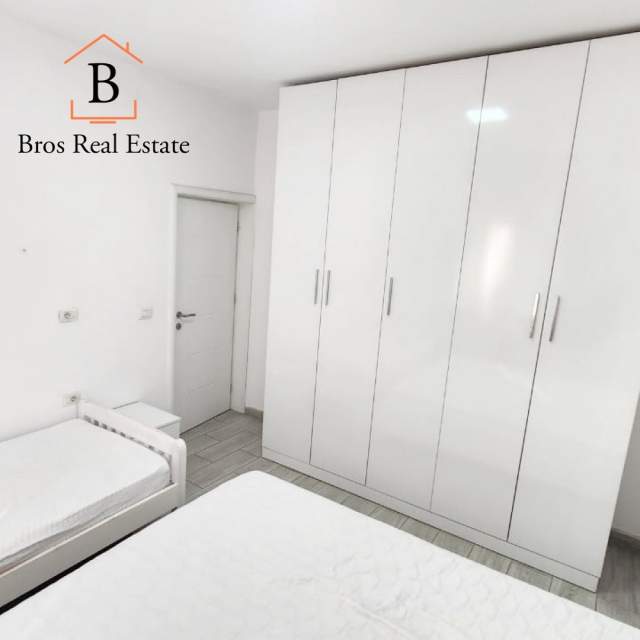 Tirane, jepet me qera apartament 1+1+BLK 45.000 Leke (Rruga e Barrikadave)