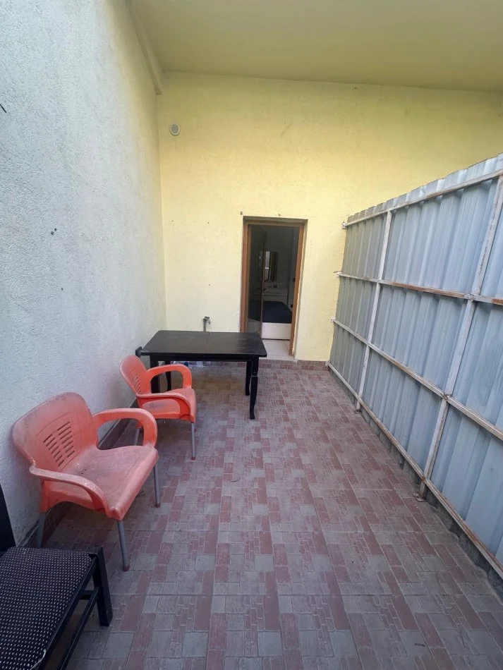 Tirane, jepet me qera apartament 1+1+Ballkon Kati 0, 70 m² 500 € 