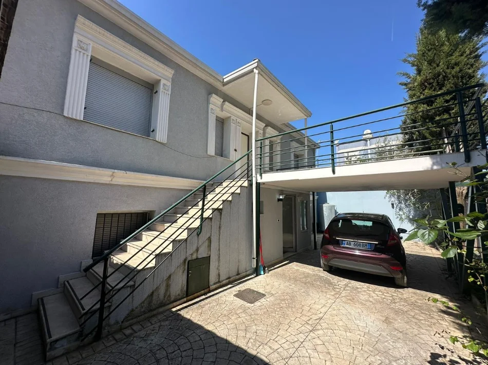 Tirane, shitet Vile , 153 m² 500.000 € (Prane Selvise, Rruga Tafaj)