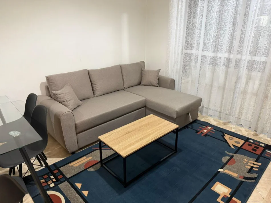 Tirane, jepet me qera apartament 1+1+Ballkon Kati 4, 70 m² 400 € (NELA 6 YZBERISHT)