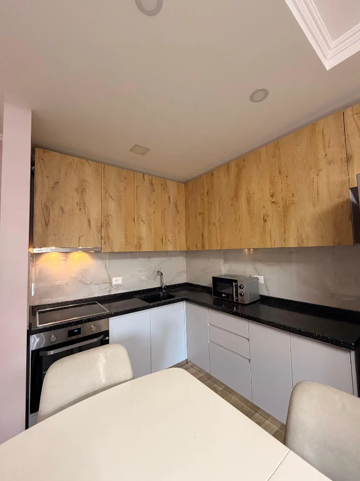 Tirane, shes 1+1+Ballkon Kati 6, 73 m² 175.000 € 