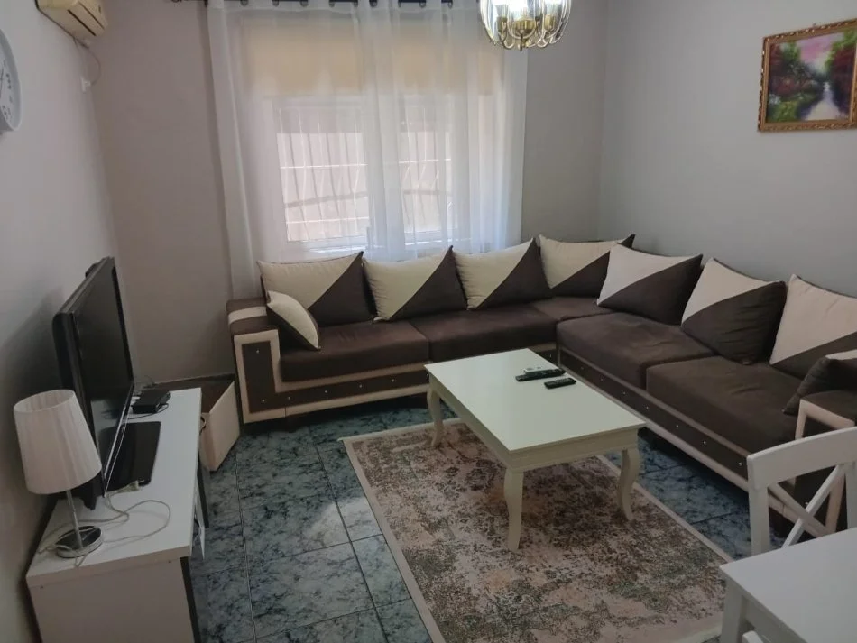 Tirane, jepet me qera apartament 2+1 Kati 1, 80 m² 600 € (Tefta Tashko, Pazari i Ri)
