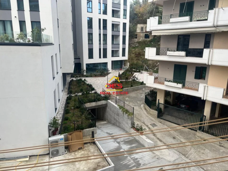 Vlore, jepet me qera apartament 2+1+Ballkon Kati 4, 90 m² 600 € (Rruga Sadik Zotaj)