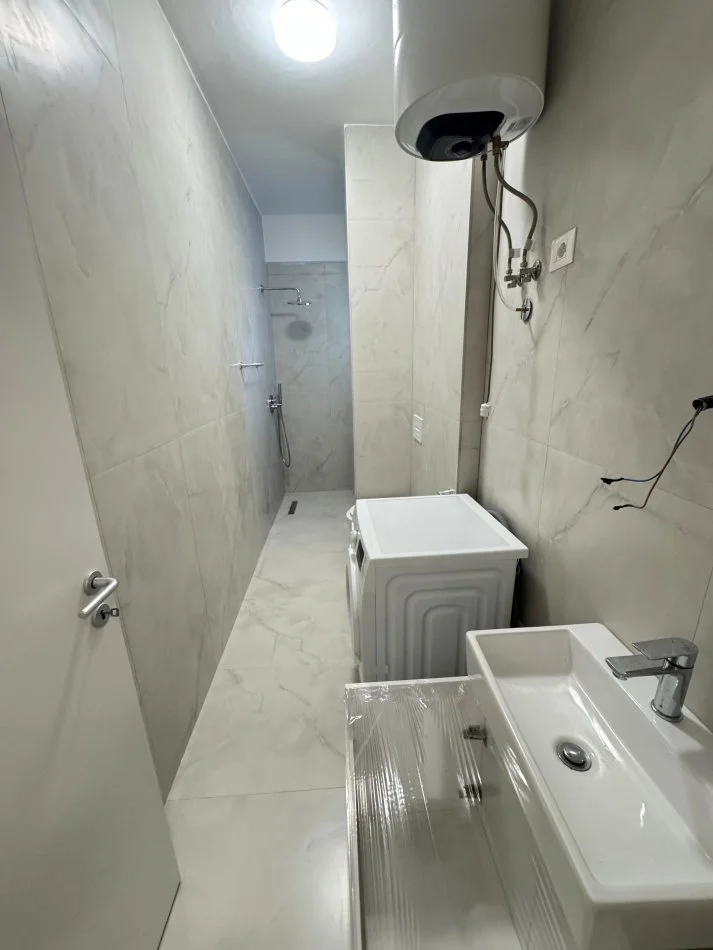 Tirane, jepet me qera apartament 1+1 Kati 2, 53 m² 450 € (Rezidenca oxa)