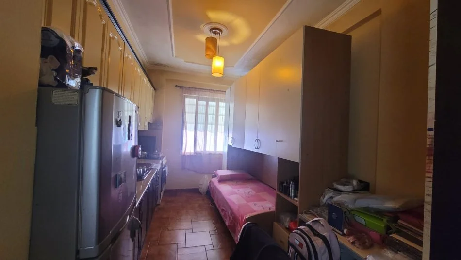 Tirane, jepet me qera apartament 2+1+Ballkon Kati 1, 550 € (Mine Peza)