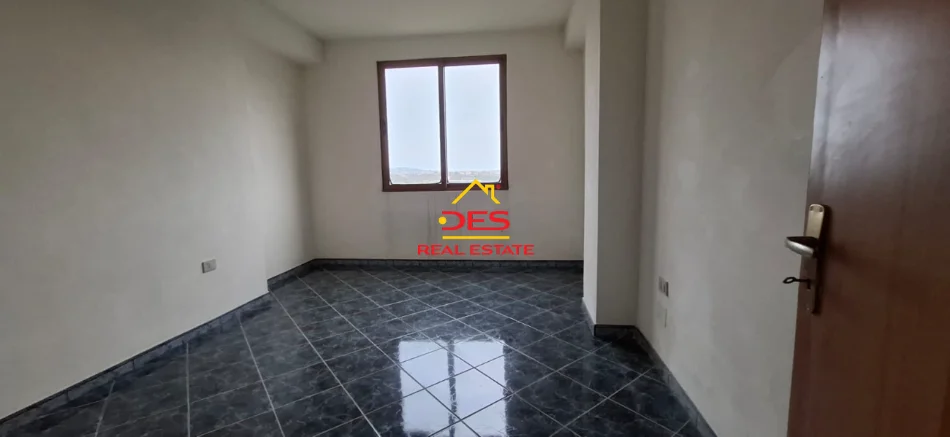 Vlore, shitet apartament 2+1+Ballkon Kati 4, 90 m² 65.000 € (Rruga Damian Humariti)