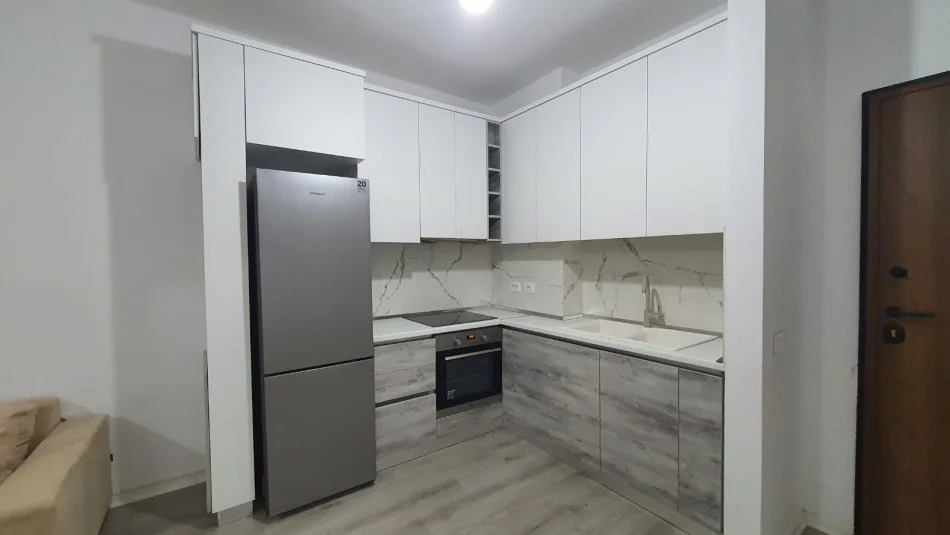 Tirane, jepet me qera apartament 1+1 Kati 4, 80 m² 400 € (Astir)