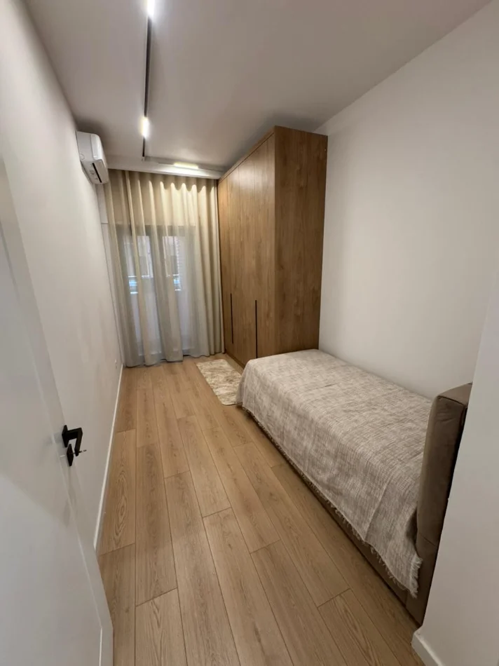 Tirane, jepet me qera apartament 2+1+Ballkon Kati 4, 94 m² 1000 € (Galeria Qender)