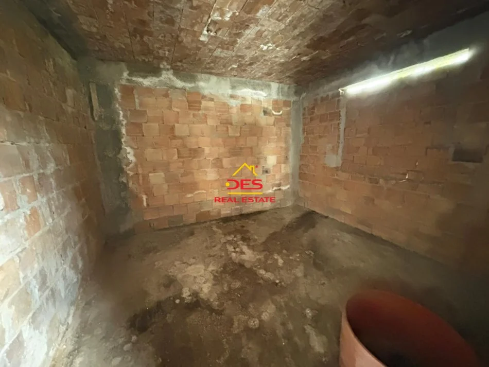 Vlore, shitet shtepi , 220 m² 80.000 € (Rruga Sulejman Delvina)