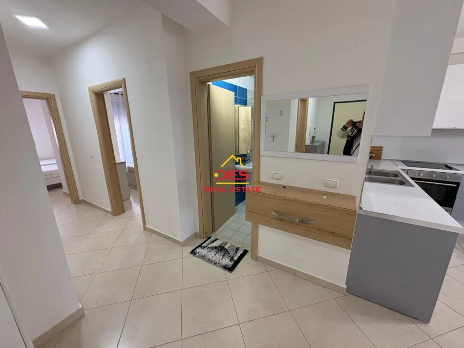 Vlore, jepet me qera apartament 2+1+Ballkon Kati 10, 120 m² 430 € (Rruga Çajupi)