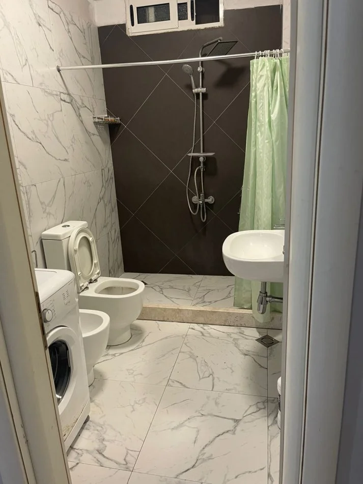 Tirane, jepet me qera apartament 3+1 Kati 6, 100 m² 700 € (Mine Peza)