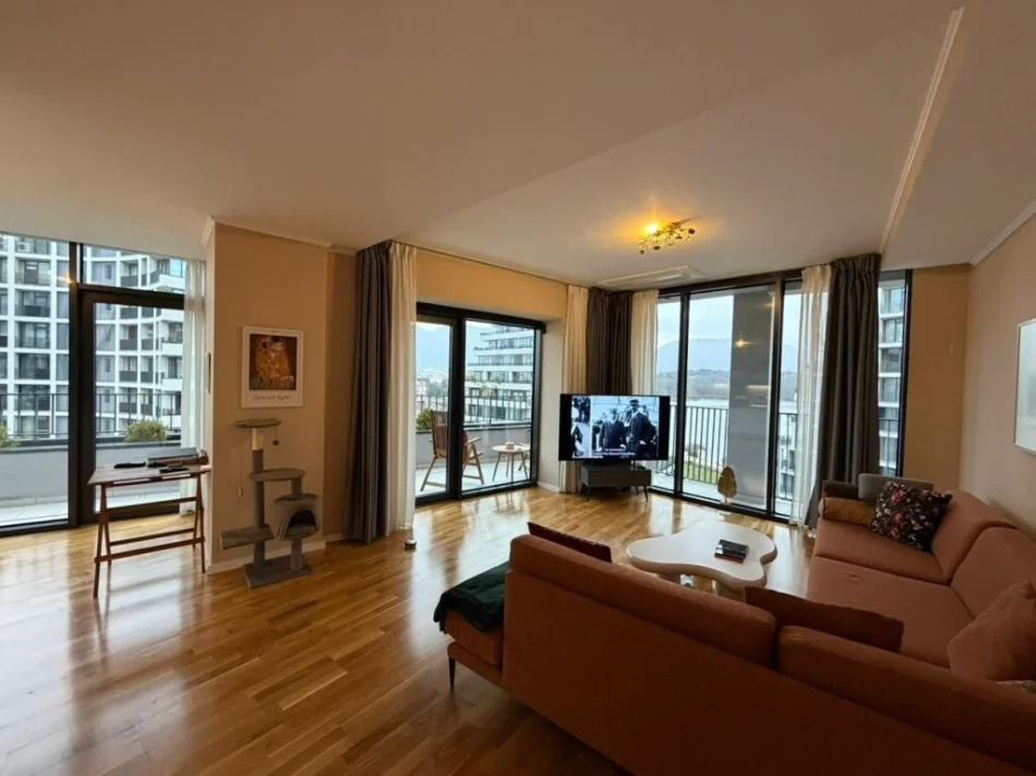 Tirane, jepet me qera apartament 2+1+Ballkon Kati 9, 140 m² 2.200 € (Liqeni artificial)