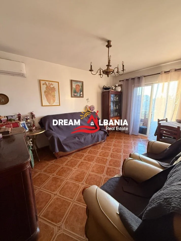 Tirane, jepet me qera apartament 2+1 Kati 5, 75 m² 550 € (prane Dispancerise)