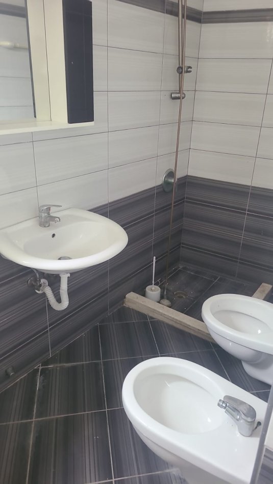 Tirane, jepet me qera garsonier Kati 2, 30 m² 250 € (Rruga Budi afer Qytetit Studenti)