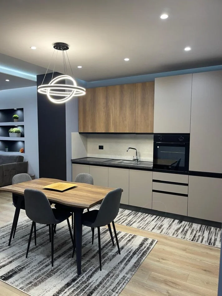 jepet me qera apartament 2+1  ,125 m² 600 €