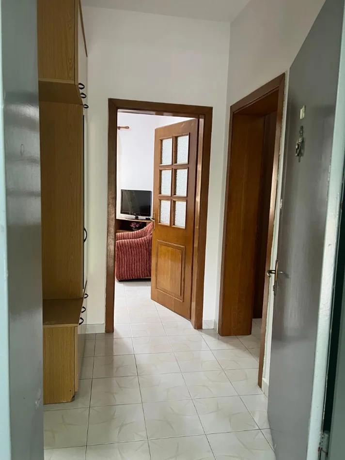 Shqiperi, jepet me qera apartament 1+1+Ballkon Kati 5, 80 m² 450 € (Ambasada Amerikane)