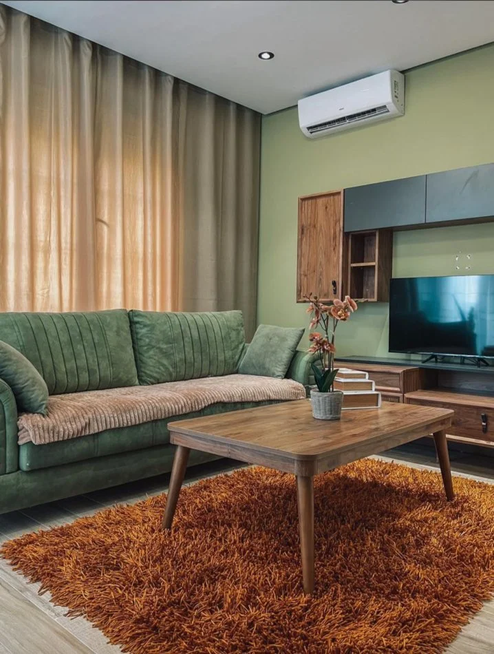 Tirane, jepet me qera apartament 1+1+Ballkon Kati 4, 70 m² 600 € (rruga 5 Maj)